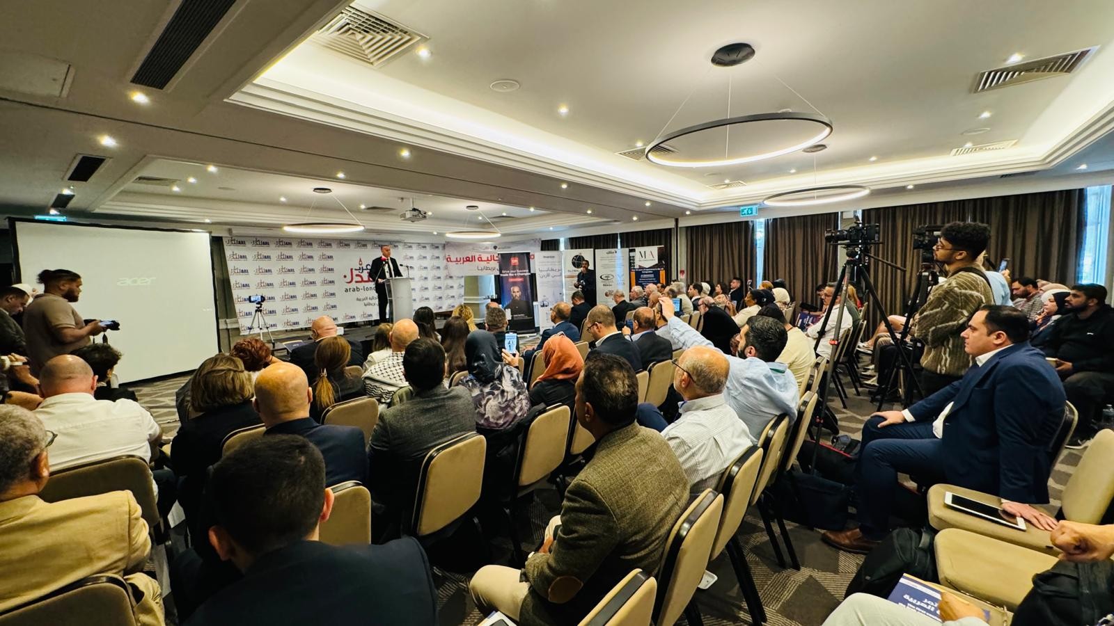 عرب بريطانيا يطلقون نداء للوحدة وتشكيل لوبي عربي ضاغط ومؤثر