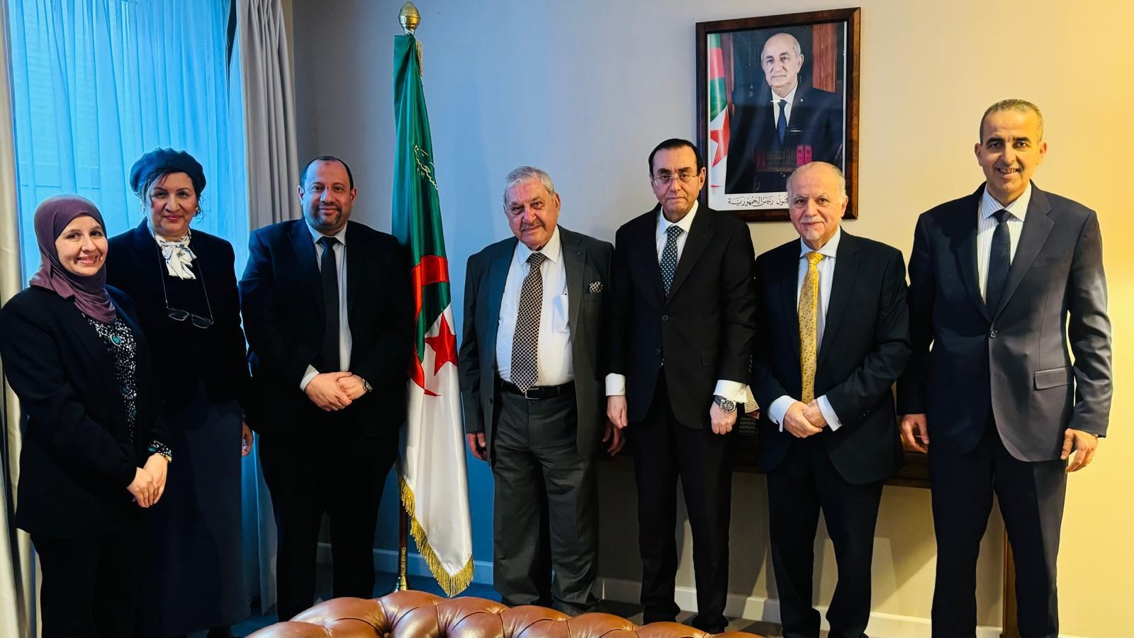 وفد مؤتمر الجالية العربية يزور سفارة الجزائر في لندن ويبحث آفاق التعاون الثقافي